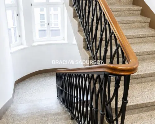 Jasne przestronne mieszkanie w centrum miasta.
