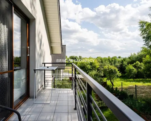 83m2+238m2 ogródek+dwa m. postojowe