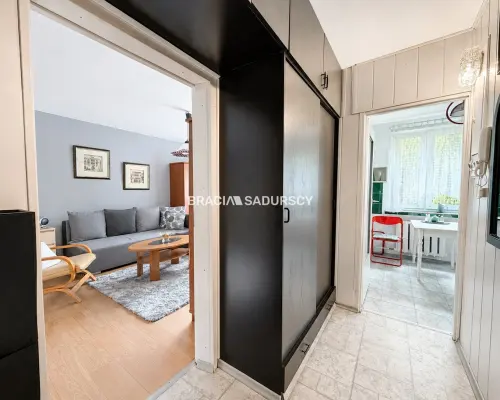 Kawalerka z osobną kuchnią, 37 m², balkon