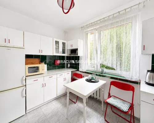 Kawalerka z osobną kuchnią, 37 m², balkon