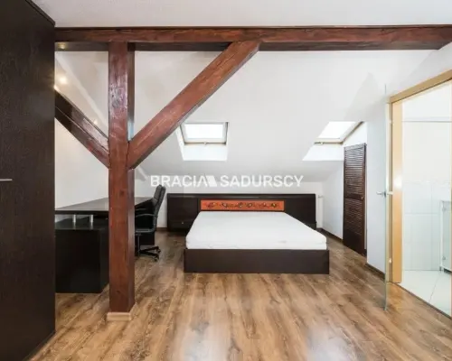 Dwupoziomowy apartament z balkonem os. zamknięte