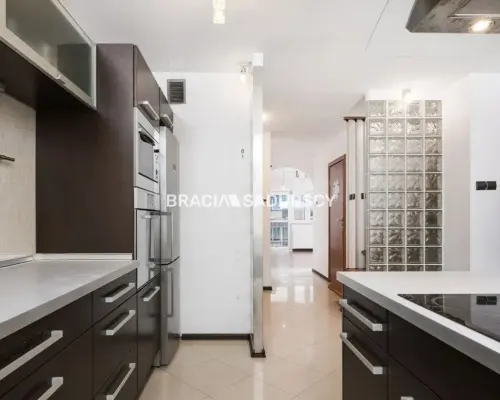Dwupoziomowy apartament z balkonem os. zamknięte
