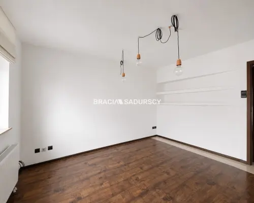 Dwupoziomowy apartament z balkonem os. zamknięte