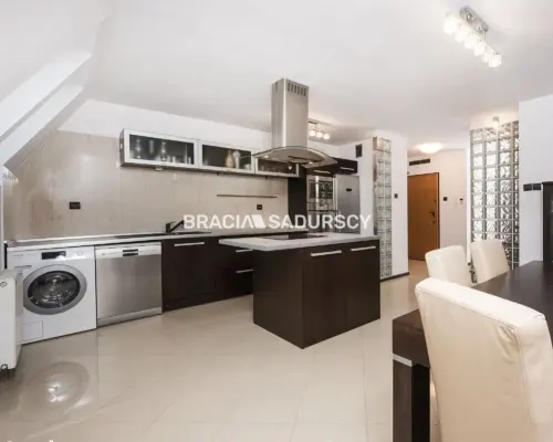 Dwupoziomowy apartament z balkonem os. zamknięte