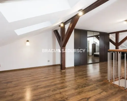 Dwupoziomowy apartament z balkonem os. zamknięte