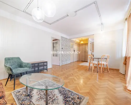 Kameralne mieszkanie blisko centrum.