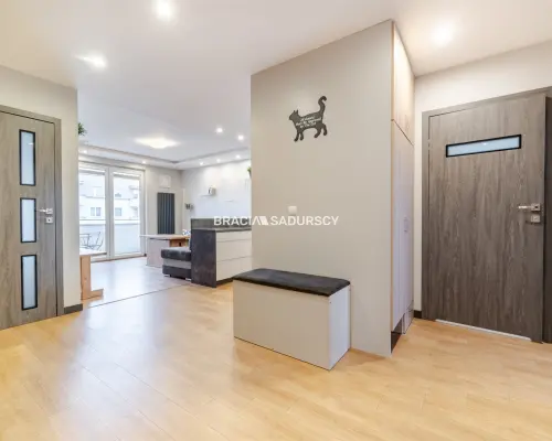 Nowoczesny  3-pokojowy apartament z balkonem.