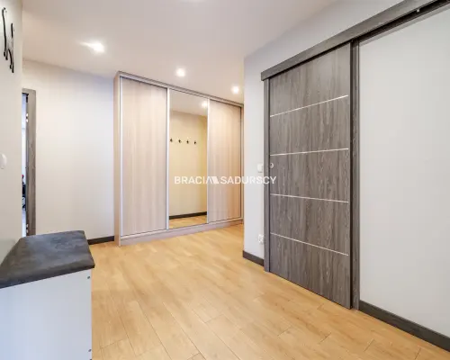 Nowoczesny  3-pokojowy apartament z balkonem.