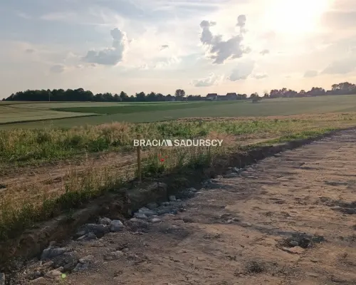 Działka 25 ara, gm. Iwanowice- Sieciechowice