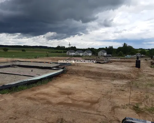 pozwolenie na 12 domów, fundamenty, media, MNIKÓW