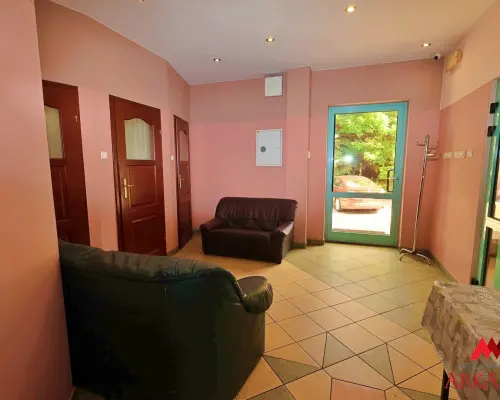WYJĄTKOWA PRZESTRZEŃ DO WYNAJĘCIA – 212 m² + TEREN