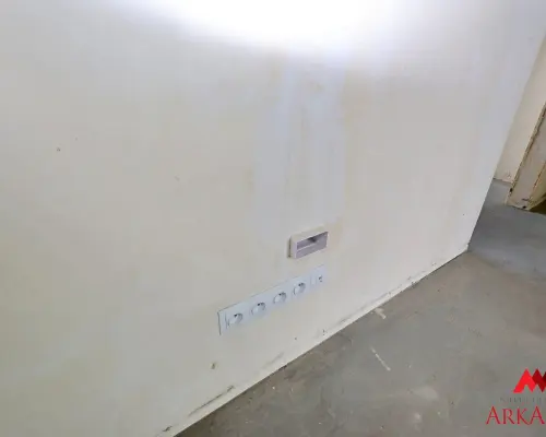 Biuro Nieruchomości Arkadia  ma przyjemność zaprezentować wyjątkowy apartament zlokalizowany w nowoczesnym budynku z rynku pier