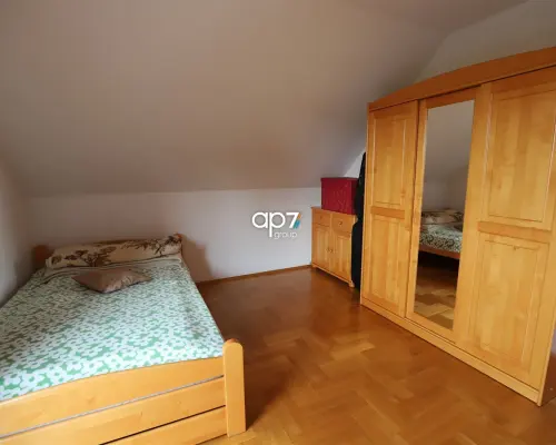 Do sprzedania przestronny dom jednorodzinny, o pow. użytkowej około 171,3m 2  usytuowany na działce 11,56a w okolicy ul. Wanili