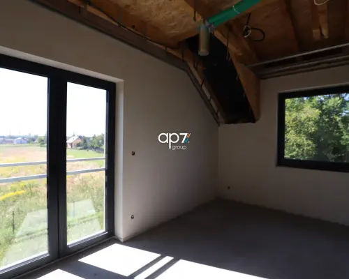 Na sprzedaż komfortowy dom w zabudowie bliźniaczej  w spokojnej lokalizacji Kraków- Grębałów.   Cała inwestycja