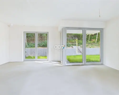 Nowoczesny dom z widokiem na zieleń