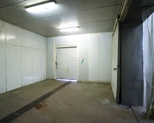 Na wynajem wydzielona część hali magazynowej o powierzchni ok.300 m 2  w kompleksie magazynowym zlokalizowanym na Podgórzu.