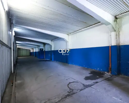 Do wynajęcia  hala o powierzchni 384m 2   usytuowana  w dzielnicy  Kraków/ Podgórze.   Hala zlokalizowana na obszernym placu