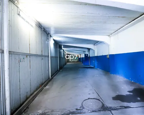 Do wynajęcia  hala o powierzchni 384m 2   usytuowana  w dzielnicy  Kraków/ Podgórze.   Hala zlokalizowana na obszernym placu