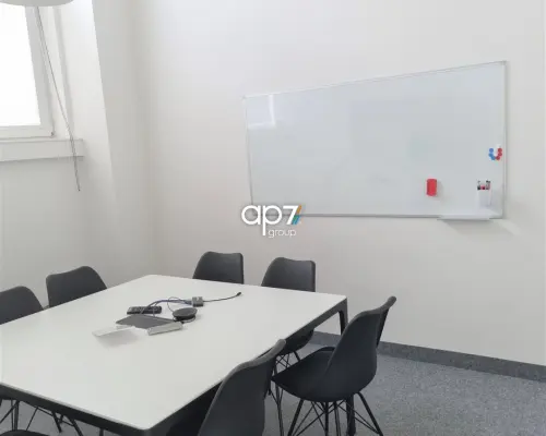 Do wynajęcia lokal biurowy o pow. całkowitej 234,86m 2  i pow. użytkowej 223,68m 2  położony na II piętrze w jednym z budynków