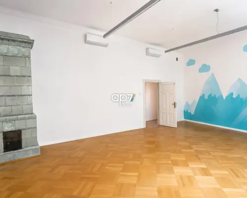 Przestronny lokal biurowy w kamienicy