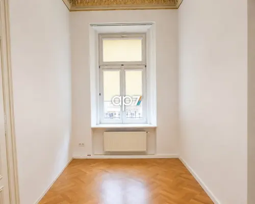Przestronny lokal biurowy w kamienicy