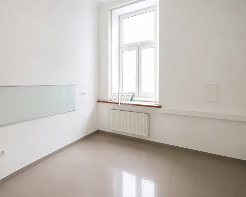 Przestronny lokal biurowy w kamienicy