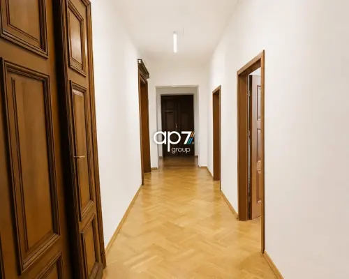 Przestronny lokal biurowy w kamienicy