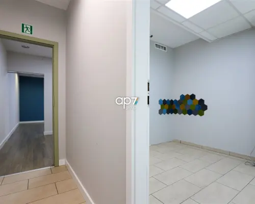 Do wynajęcia lokal o powierzchni 72m 2   zlokalizowany na Prądniku Białym.  Lokal usytuowany na parterze jednego budynków biu
