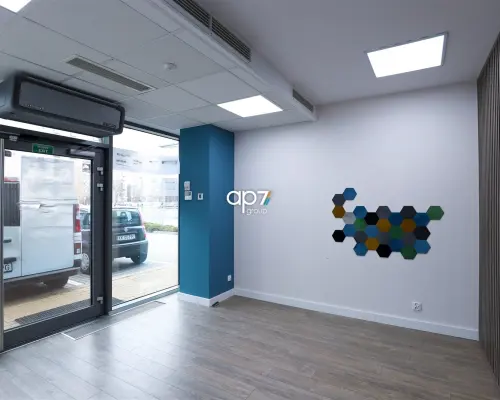 Do wynajęcia lokal o powierzchni 72m 2   zlokalizowany na Prądniku Białym.  Lokal usytuowany na parterze jednego budynków biu