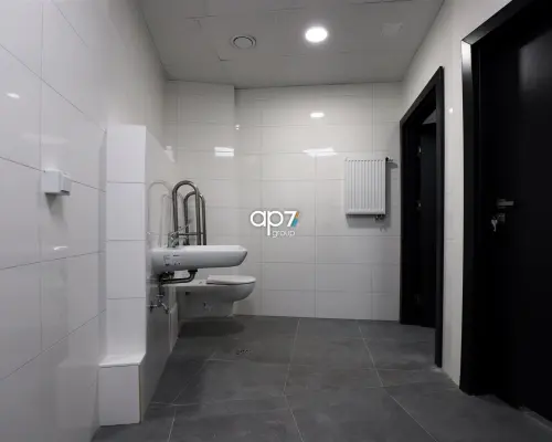 Do wynajęcia przestrzeń handlowa z dużymi witrynami w reprezentacyjnym budynku na Czyżynach.   Oferowany lokal to  dwa poziom
