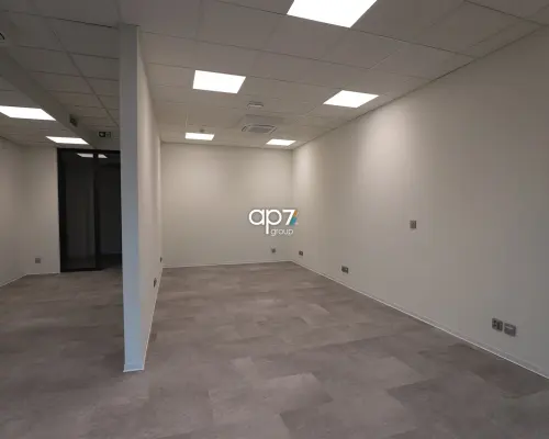 Do wynajęcia lokal w reprezentacyjnym budynku  na Bronowicach.   Lokal o powierzchni  łącznej 215 m 2  usytuowany na II-piętr