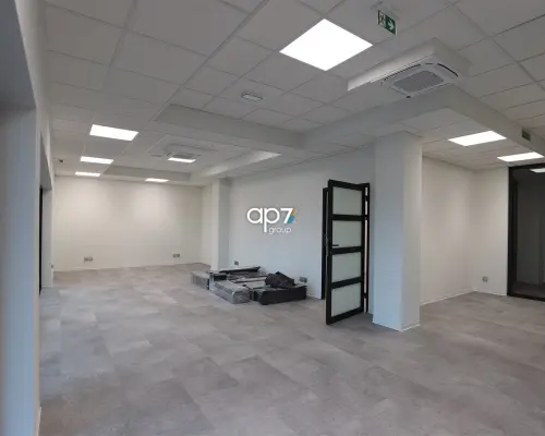 Do wynajęcia lokal w reprezentacyjnym budynku  na Bronowicach.   Lokal o powierzchni  łącznej 215 m 2  usytuowany na II-piętr