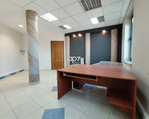 Do wynajęcia pomieszczenie biurowe o powierzchni 44m   2   w budynku   przy ul. Jasnogórskiej.  Lokal usytuowany jest