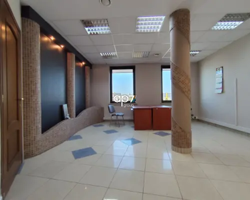 Do wynajęcia pomieszczenie biurowe o powierzchni 44m   2   w budynku   przy ul. Jasnogórskiej.  Lokal usytuowany jest