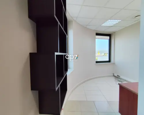 Do wynajęcia pomieszczenie biurowe o powierzchni 44m   2   w budynku   przy ul. Jasnogórskiej.  Lokal usytuowany jest