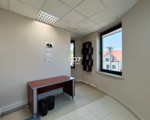 Do wynajęcia pomieszczenie biurowe o powierzchni 44m   2   w budynku   przy ul. Jasnogórskiej.  Lokal usytuowany jest