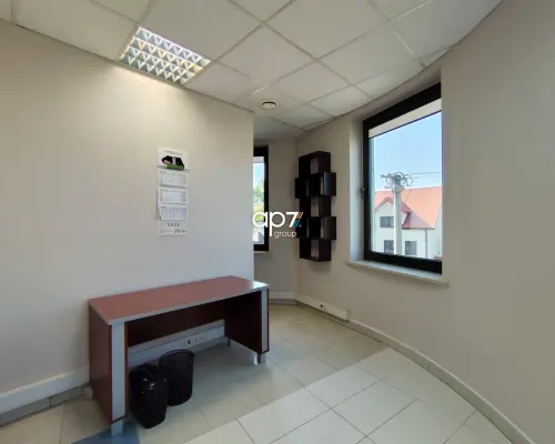Do wynajęcia pomieszczenie biurowe o powierzchni 44m   2   w budynku   przy ul. Jasnogórskiej.  Lokal usytuowany jest