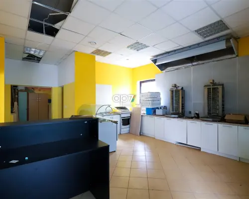 Do wynajęcia lokal usługowy na Prądniku Białym.   Lokal o powierzchni  103m   2   usytuowany jest na parterze jednego z blok&
