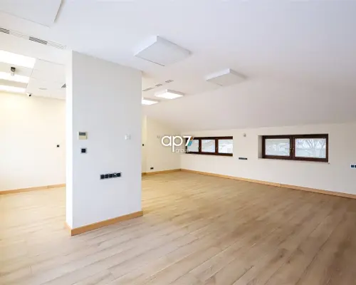 Do wynajęcia 3-kondygnacyjny budynek o łącznej powierzchni 247m 2  znajdujący się w rejonie Czerwonego Prądnika nieopodal al.29