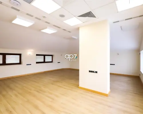 Do wynajęcia 3-kondygnacyjny budynek o łącznej powierzchni 247m 2  znajdujący się w rejonie Czerwonego Prądnika nieopodal al.29