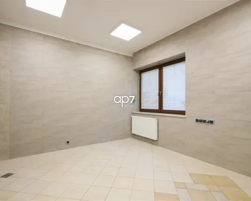 Do wynajęcia 3-kondygnacyjny budynek o łącznej powierzchni 247m 2  znajdujący się w rejonie Czerwonego Prądnika nieopodal al.29