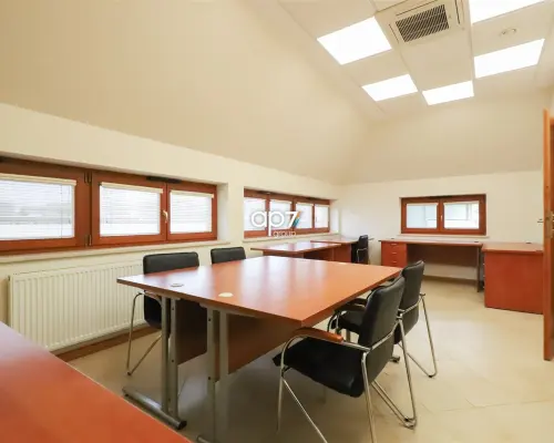 Do wynajęcia lokal o powierzchni 108m 2  znajdujący się w rejonie Czerwonego Prądnika nieopodal al.29 Listopada.  Prezentowan