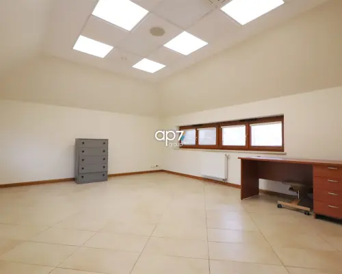 Do wynajęcia lokal o powierzchni 108m 2  znajdujący się w rejonie Czerwonego Prądnika nieopodal al.29 Listopada.  Prezentowan