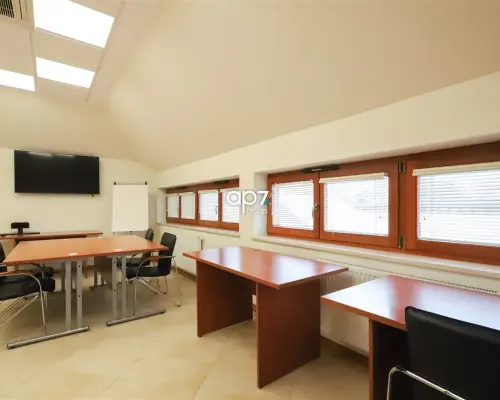 Do wynajęcia lokal o powierzchni 108m 2  znajdujący się w rejonie Czerwonego Prądnika nieopodal al.29 Listopada.  Prezentowan