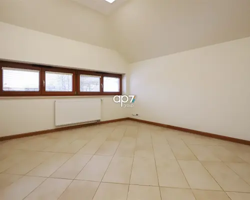 Do wynajęcia lokal o powierzchni 108m 2  znajdujący się w rejonie Czerwonego Prądnika nieopodal al.29 Listopada.  Prezentowan