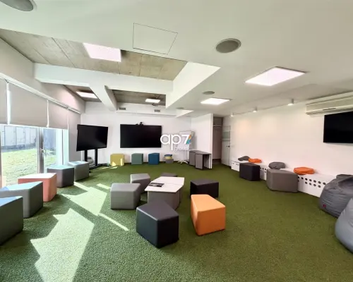Do wynajęcia komfortowy lokal o powierzchni ok. 170m 2  w prestiżowej lokalizacji na Zabłociu.   Prezentowana powierzchnia st