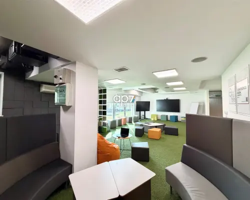 Do wynajęcia komfortowy lokal o powierzchni ok. 170m 2  w prestiżowej lokalizacji na Zabłociu.   Prezentowana powierzchnia st