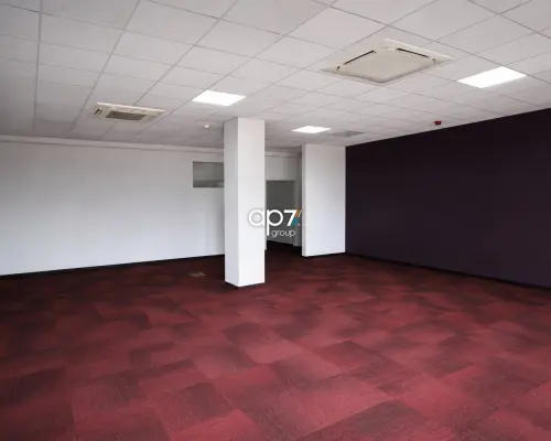 Lokal handlowo-usługowo-biurowy na parterze
