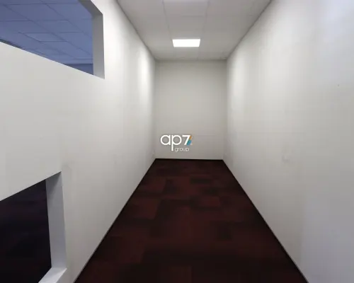 Lokal handlowo-usługowo-biurowy na parterze
