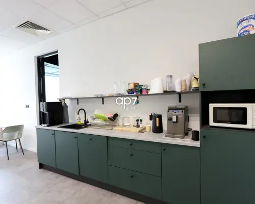 Funkcjonalne biuro 215 m² na parterze | Kraków - Bronowice, ul. Sosnowiecka   Do wynajęcia komfortowa powierzchni
